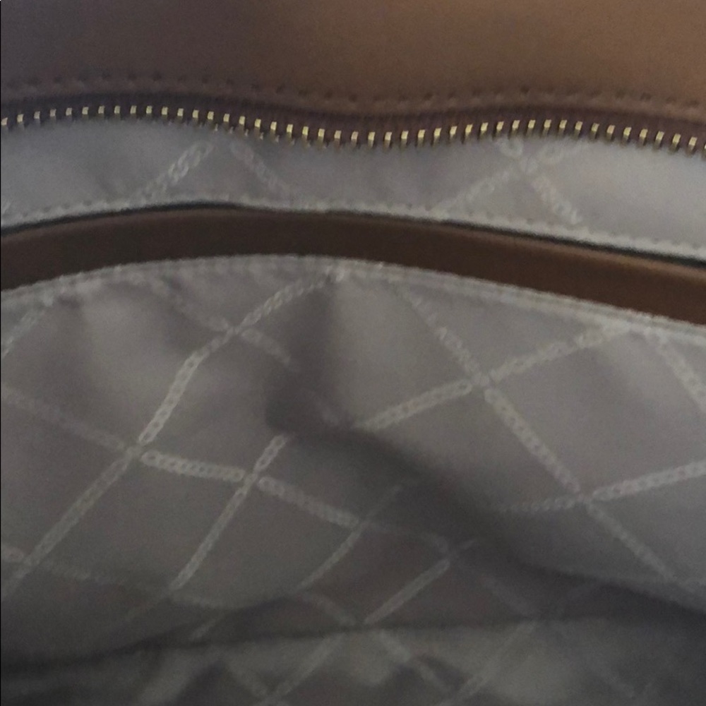 Handbag - Picture 3 of 6